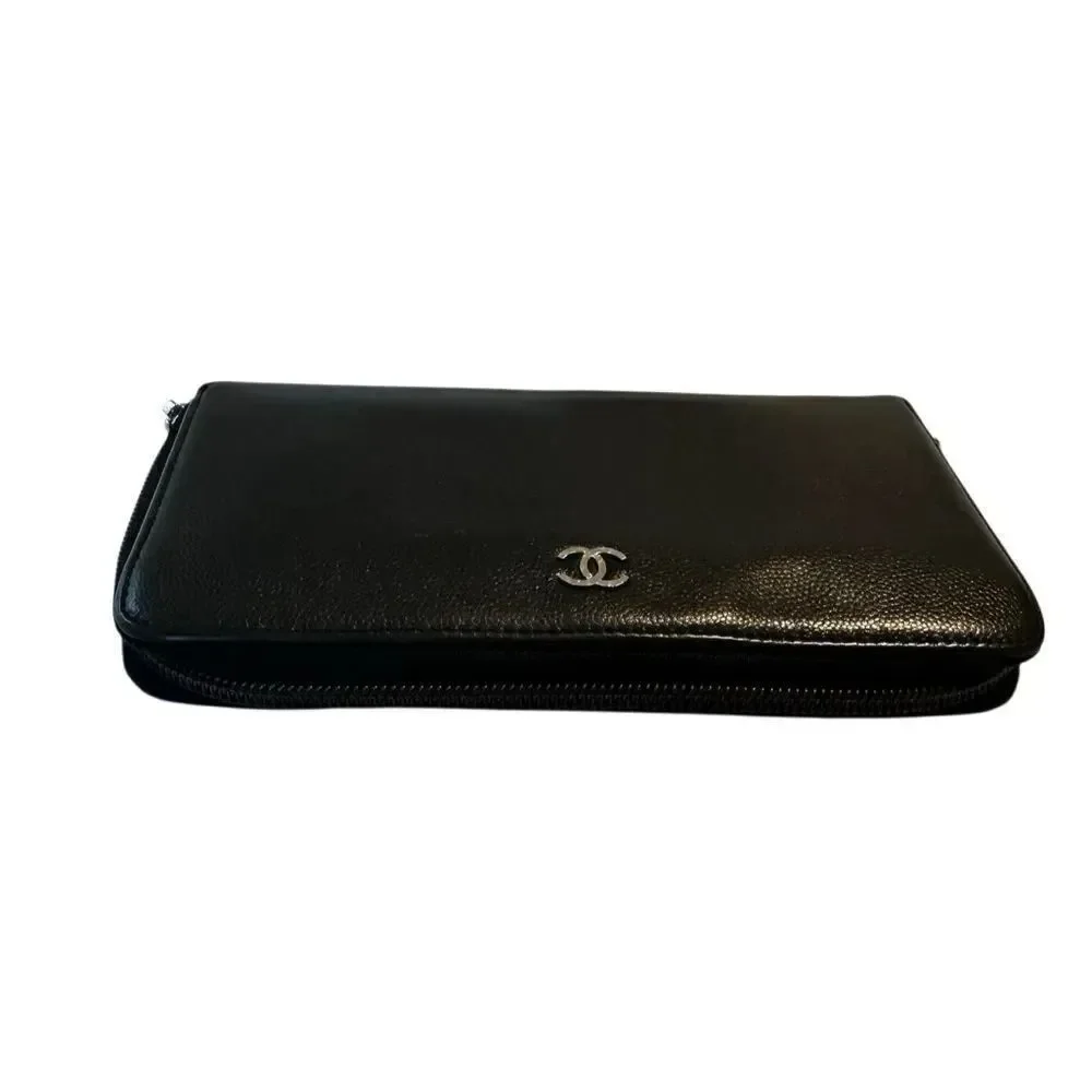 CHANEL Elegant Black Wallet